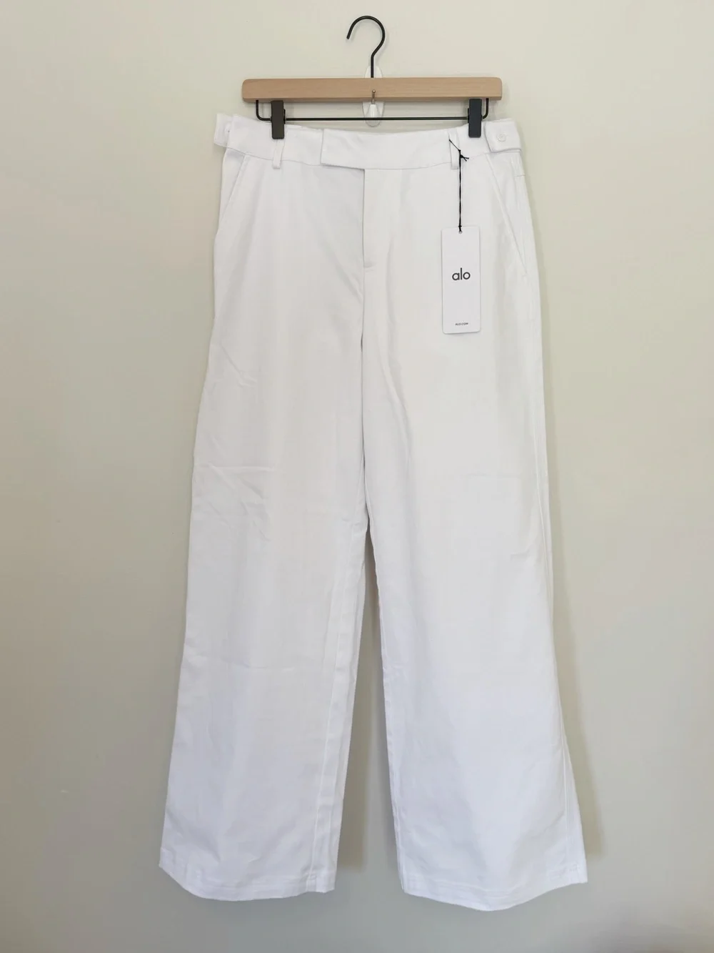 ALO YOGA High Road Straight Leg Pant White NWT size Medium